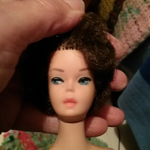 1959 Brunette Bubble Cut Barbie - Picture 4 of 13